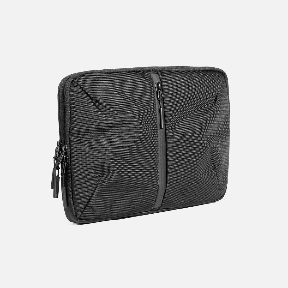 Aer Tech Folio 16" product image - AER21025 techfolio16 black 34hero