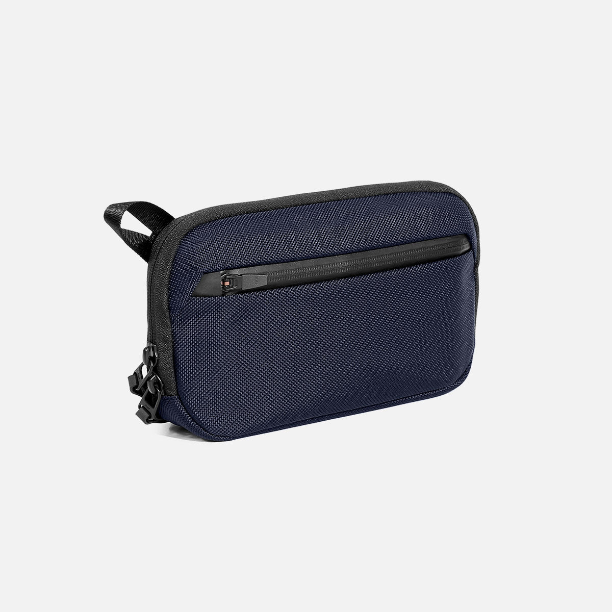 Aer Slim Pouch 2 product image - AER23062 slimpouch2 navy 34hero