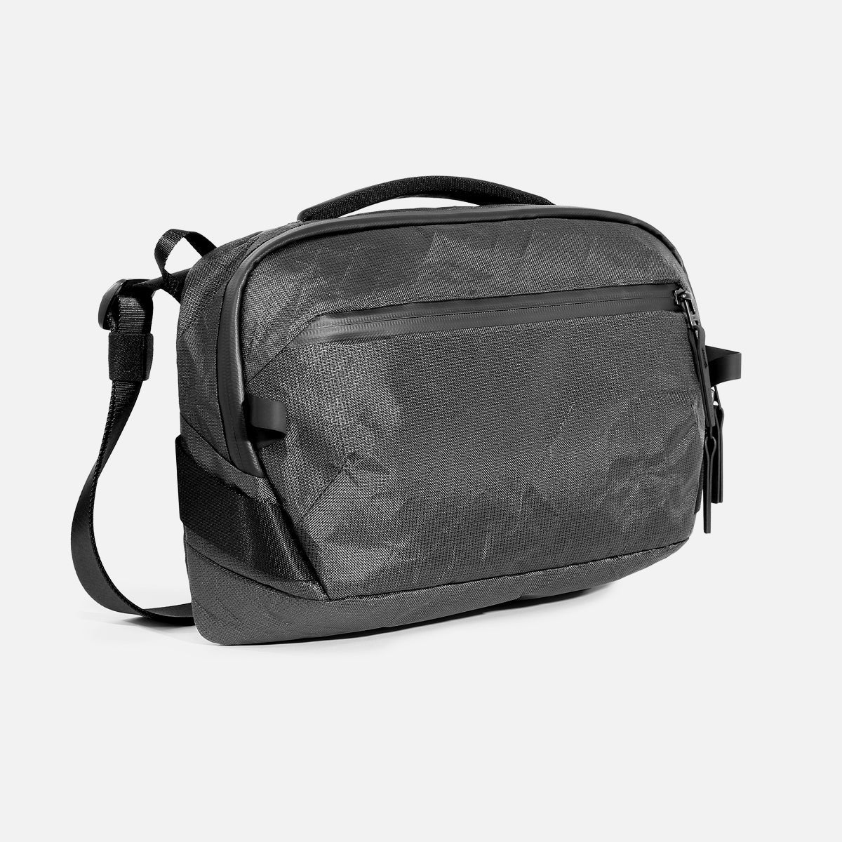 Aer Day Sling 4 Max Ultra product image - AER28074 1 daysling4maxultra 34hero
