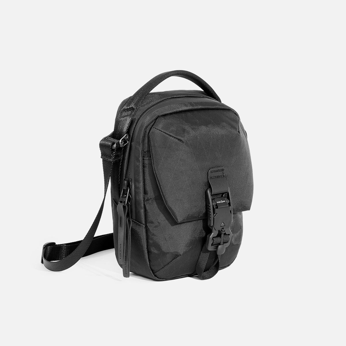 Aer Street Sling X-Pac product image - AER29075 streetsling xpac black 34hero