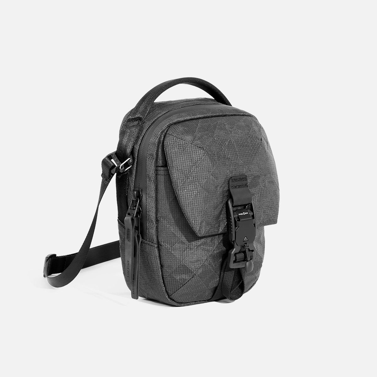 Aer Street Sling Ultra product image - AER91063 streetsling ultra black 34hero